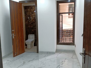 Room in 4 BHK Apartment at Panchsheel Vihar – for Rent
