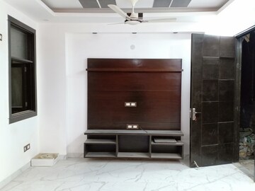 Furnished Amenities in 4 BHK Apartment at Panchsheel Vihar – for Rent