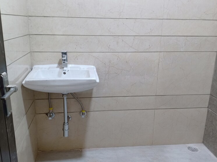 Bathroom, panchsheel vihar 4 Bedroom 1250 Sq.Ft. Apartment In Panchsheel Vihar Delhi 8926250