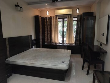Bedroom in 2 BHK Apartment at Andheri West – for Rent
