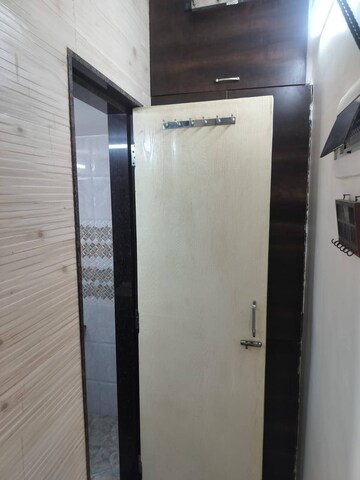Furnished Amenities in 2 BHK Apartment at Andheri West – for Rent