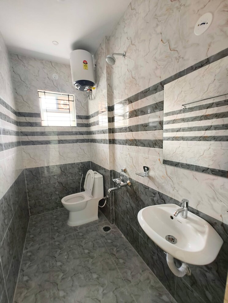 Bathroom, indiranagar 1 Bedroom 800 Sq.Ft. Builder Floor In Indiranagar Bangalore 8926254