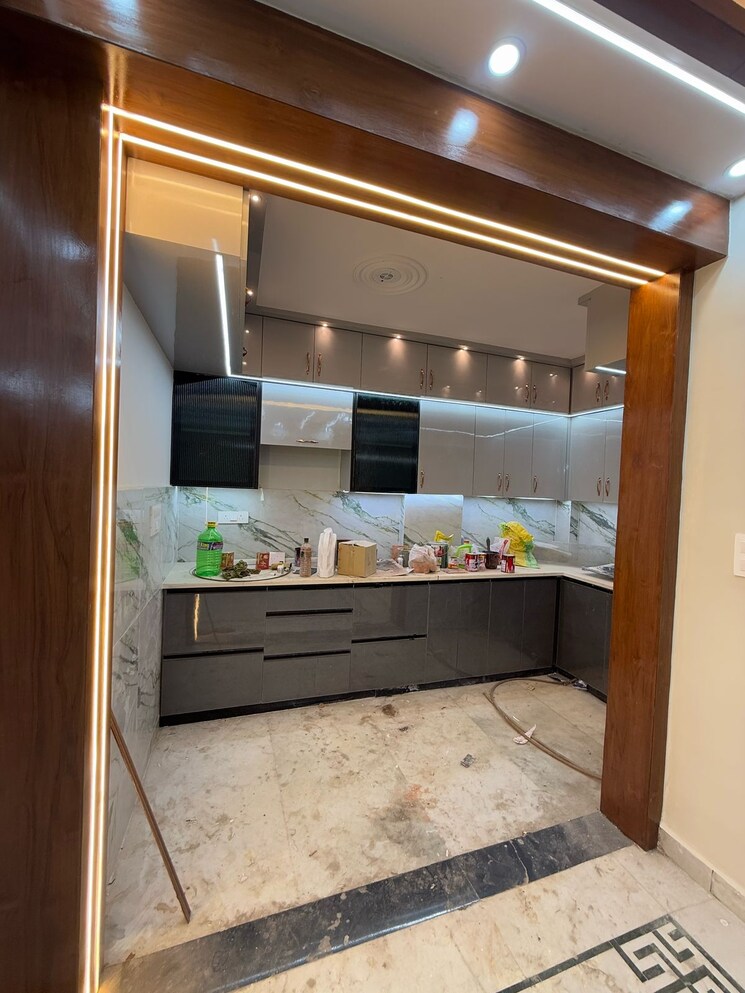 Bedroom, shivalik colony 3 Bedroom 200 Sq.Yd. Builder Floor In Shivalik Colony Delhi 8926269