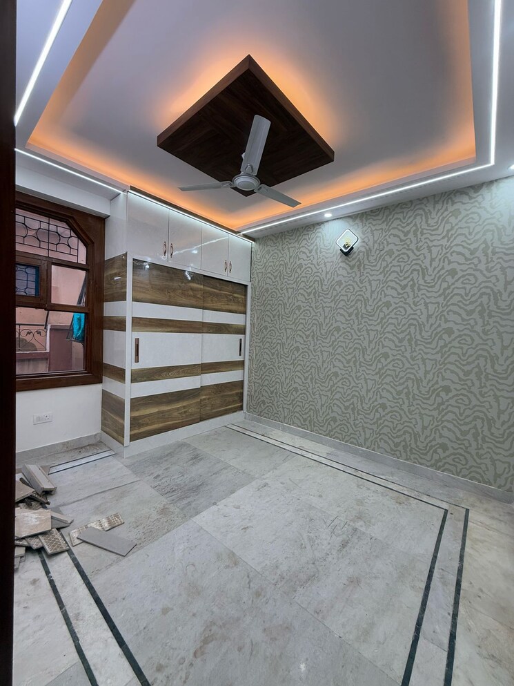 Room, shivalik colony 3 Bedroom 200 Sq.Yd. Builder Floor In Shivalik Colony Delhi 8926269