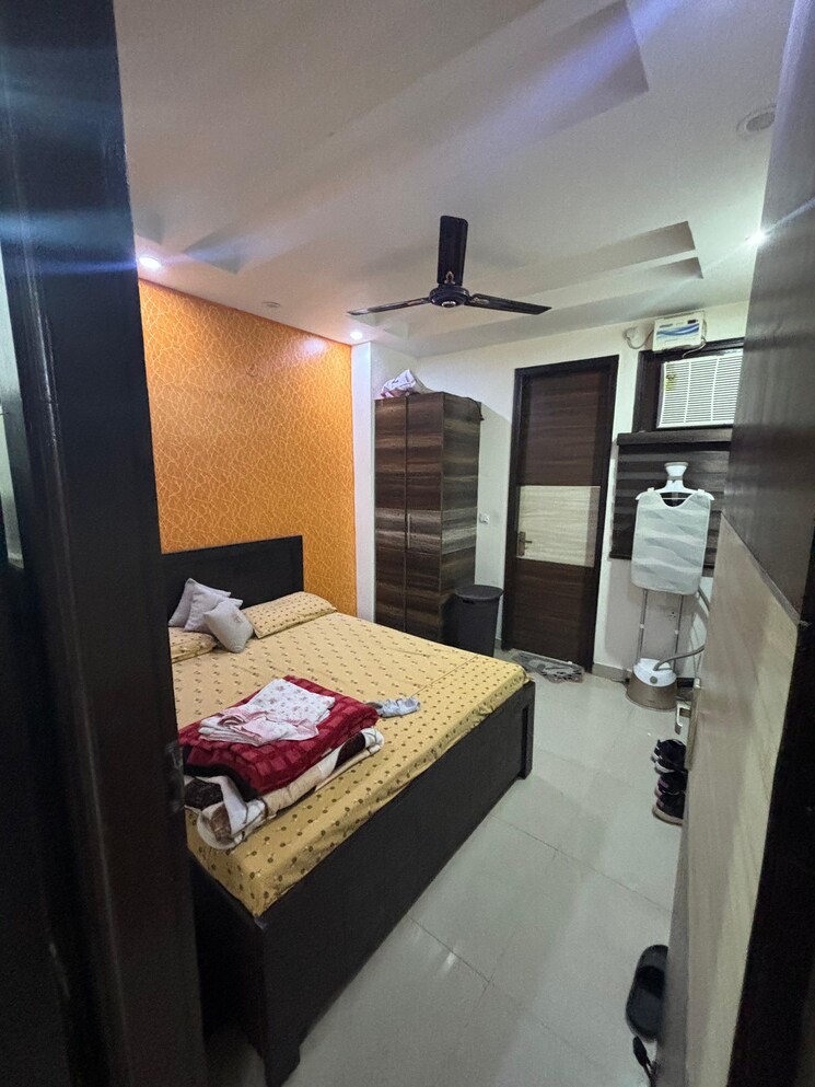 Bedroom, shivalik colony 3 Bedroom 200 Sq.Yd. Builder Floor In Shivalik Colony Delhi 8926269