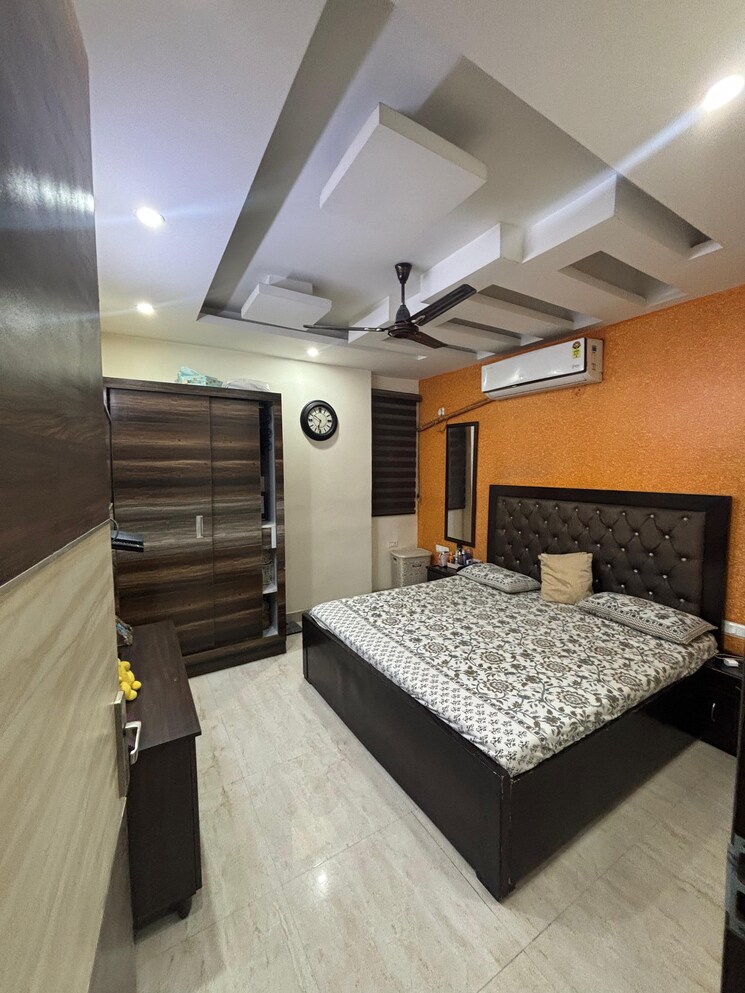 Bedroom, shivalik colony 3 Bedroom 200 Sq.Yd. Builder Floor In Shivalik Colony Delhi 8926269