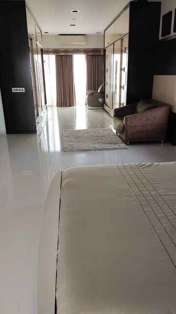 Bathroom in 4 BHK Apartment at Oberoi Realty Sky Heights, Andheri West – for Rent