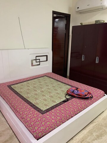 Bedroom in 3 BHK Builder Floor at Dlf Phase ii – for Sale