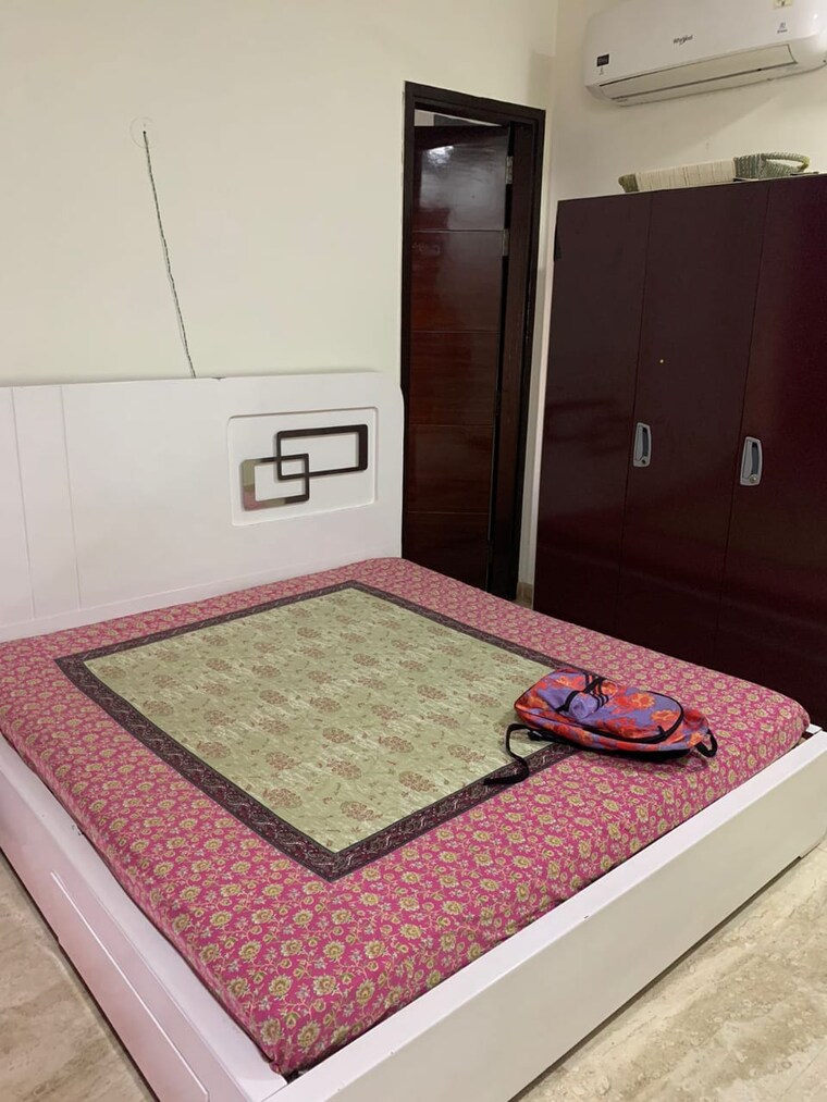 Bedroom, dlf phase ii 3 Bedroom 215 Sq.Yd. Builder Floor In Dlf Phase ii Gurgaon 8926299