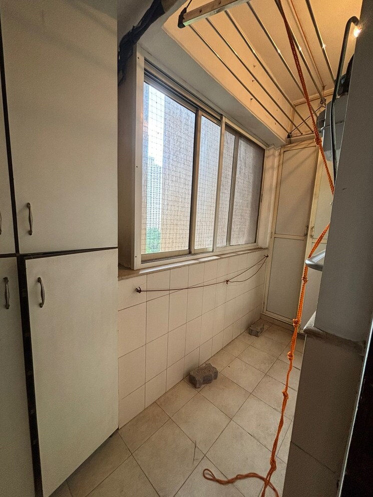 Bathroom, hiranandani-verona-co-op-housing-society-ltd 3 Bedroom 1620 Sq.Ft. Apartment In Powai Mumbai 8926298