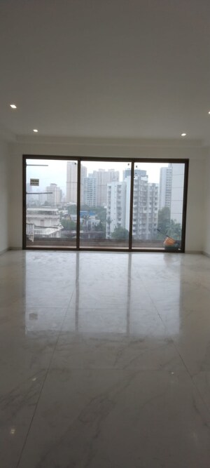 Room in 4 BHK Builder Floor at Next Space Aureate, Borivali West – for Sale