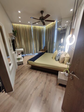 Team Area in 5 BHK Apartment at Prabhadevi – for Rent