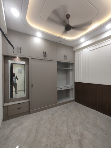 Room in 2 BHK Apartment at Gyan Khand I – for Rent