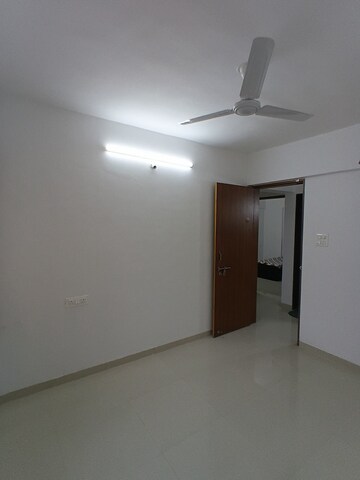 Room in 2 BHK Apartment at K Raheja Reserve, Mohammadwadi – for Rent