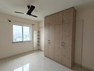 Room in 3 BHK Apartment at Salarpuria Sattva Exotic, Kogilu – for Rent