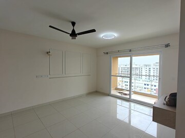 Room in 3 BHK Apartment at Salarpuria Sattva Exotic, Kogilu – for Rent