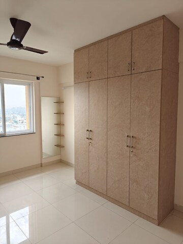 Room in 3 BHK Apartment at Salarpuria Sattva Exotic, Kogilu – for Rent
