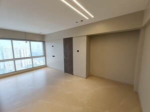 Room in 5 BHK Apartment at Right Grishma Heights, Kandivali West – for Sale