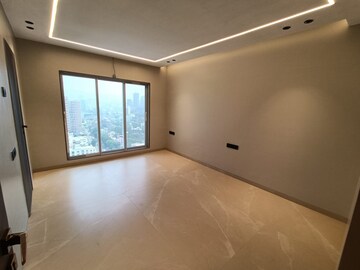 Room in 5 BHK Apartment at Right Grishma Heights, Kandivali West – for Sale
