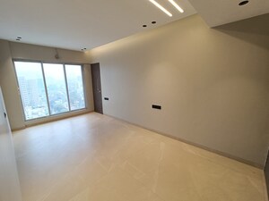 Room in 5 BHK Apartment at Right Grishma Heights, Kandivali West – for Sale