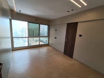 Room in 5 BHK Apartment at Right Grishma Heights, Kandivali West – for Sale