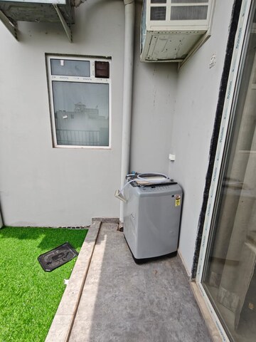 Bathroom in 1 BHK Builder Floor at Sector 27 – for Rent