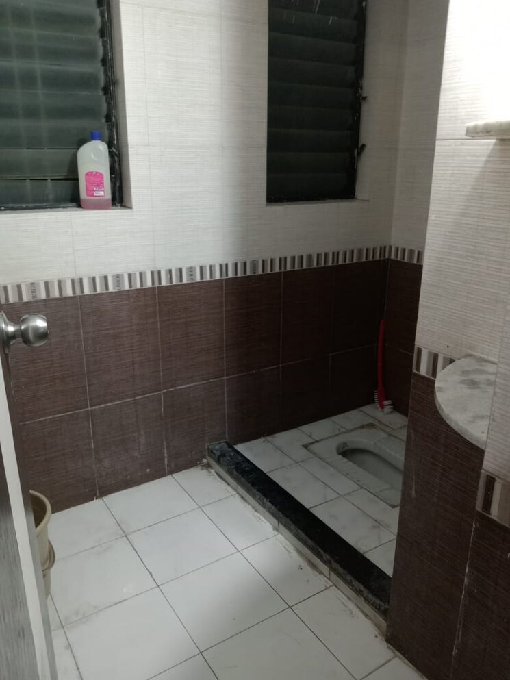 Bathroom, tejashree-chs-bhusari-colony 2 Bedroom 900 Sq.Ft. Apartment In Bhusari Colony Pune 8926393