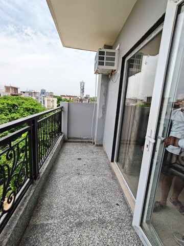 Balcony in 1 BHK Builder Floor at Sector 27 – for Rent