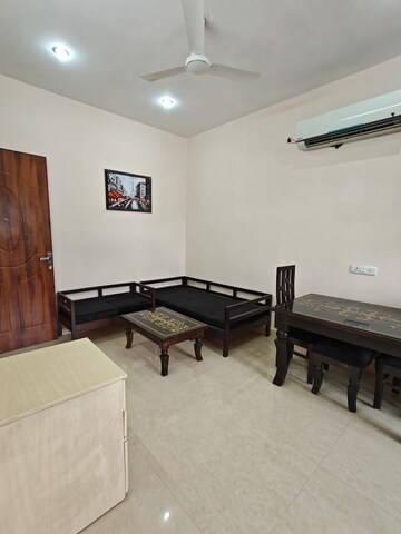 Master Bedroom in 1 BHK Builder Floor at Sector 27 – for Rent