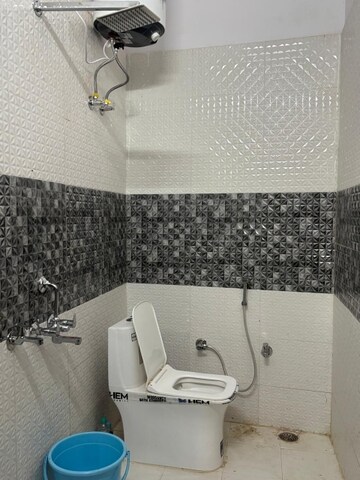 Bathroom in 2.5 BHK Independent House at Gomti Nagar – for Rent