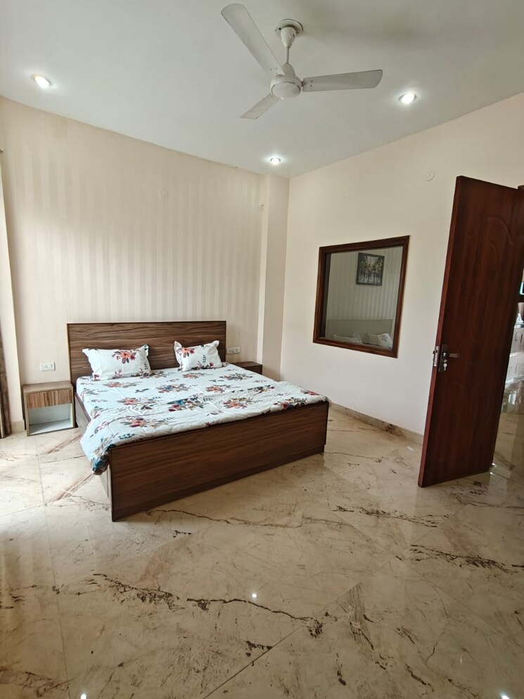 Bedroom, sector 27 1 Bedroom 1000 Sq.Ft. Builder Floor In Sector 27 Gurgaon 8926399