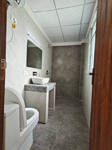 Bathroom in 1 BHK Builder Floor at Sector 27 – for Rent
