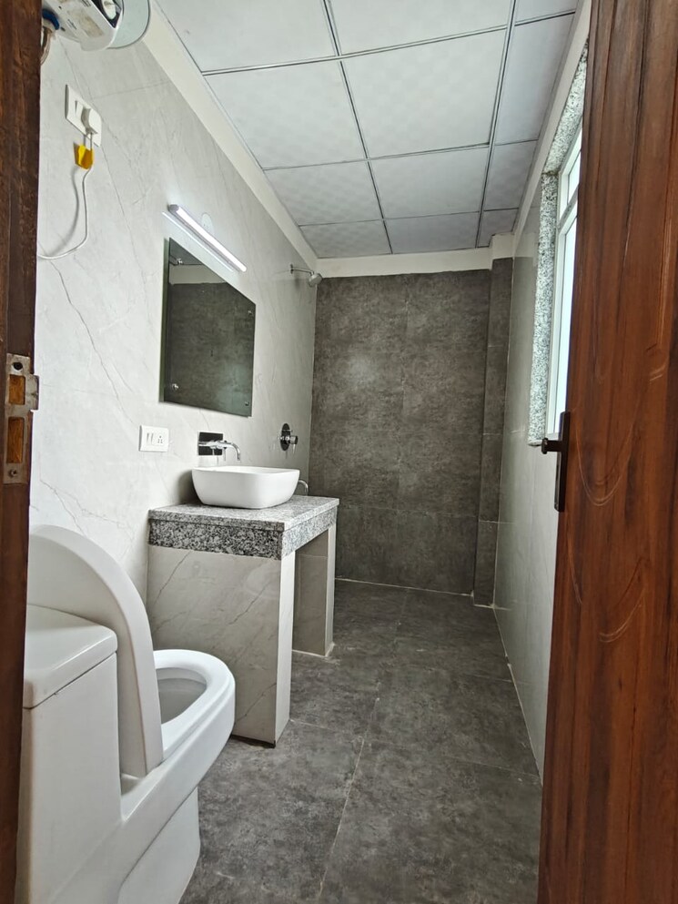 Bathroom, sector 27 1 Bedroom 1000 Sq.Ft. Builder Floor In Sector 27 Gurgaon 8926399