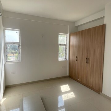 Room in 4 BHK Apartment at SS Linden, Sector 84 – for Rent