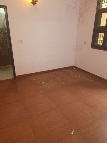 Furnished Amenities in 3 BHK Apartment at Hindon Vihar, Sector 49 – for Sale
