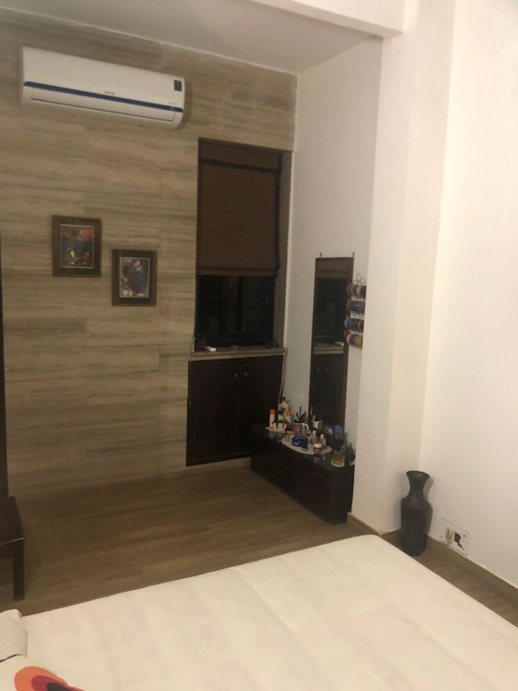 Room, vile parle west 2.5 Bedroom 800 Sq.Ft. Builder Floor In Vile Parle West Mumbai 8926430