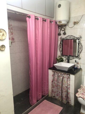 Bathroom in 2.5 BHK Builder Floor at Vile Parle West – for Rent