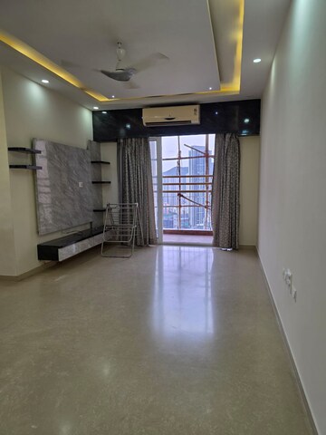 Room in 2.5 BHK Apartment at Runwal Greens, Mulund West – for Sale
