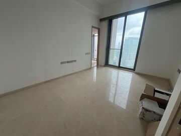 Room in 5 BHK Apartment at Prabhadevi CHS, Prabhadevi – for Rent