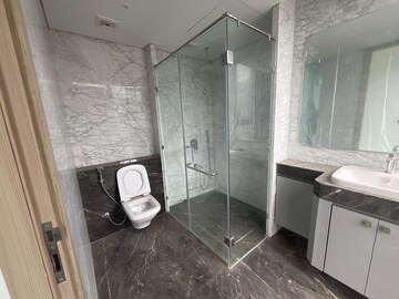Bathroom in 5 BHK Apartment at Prabhadevi CHS, Prabhadevi – for Rent