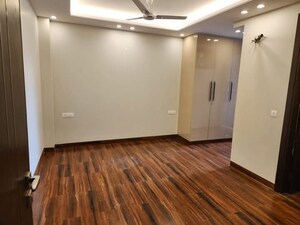 Room in 4 BHK Apartment at Igi Airport Area – for Sale