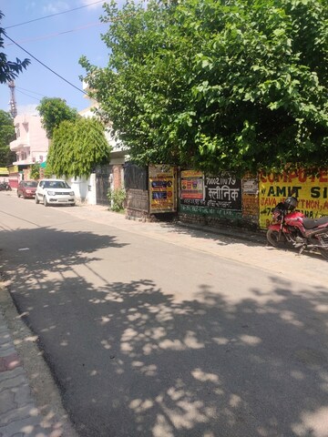  Plot For Sale in Aliganj
