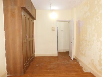 Room in 2 BHK Apartment at Andheri East – for Sale
