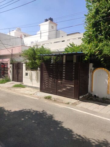  Warehouse For Rent in Aliganj