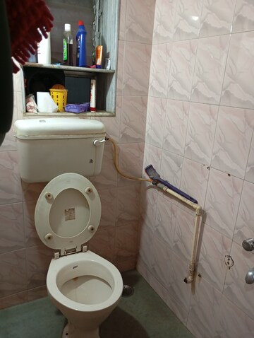 Bathroom in 1.5 BHK Apartment at Akal CHS, Andheri East – for Sale