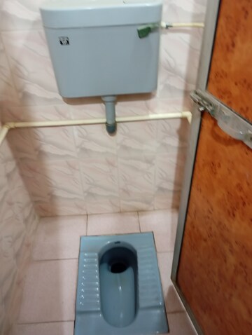 Bathroom in 1.5 BHK Apartment at Akal CHS, Andheri East – for Sale