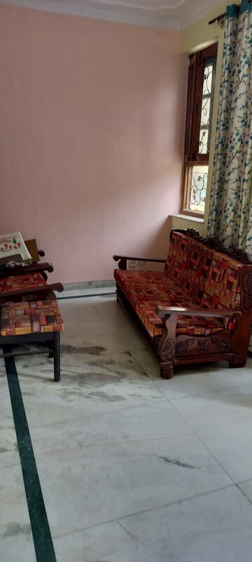 Living Room in 1.5 BHK Independent House at RWA Apartments Sector 41, Sector 41 – for Rent