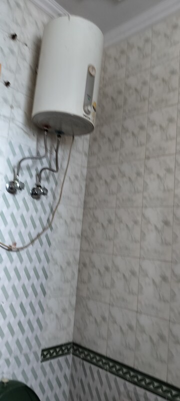 Bathroom in 1.5 BHK Independent House at RWA Apartments Sector 41, Sector 41 – for Rent