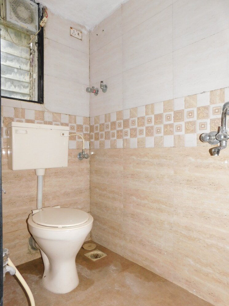 Bathroom, andheri east 1 Bedroom 430 Sq.Ft. Apartment In Andheri East Mumbai 8926484
