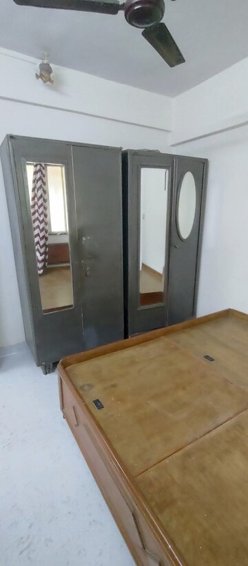 Room in 1 BHK Apartment at Andheri West – for Rent